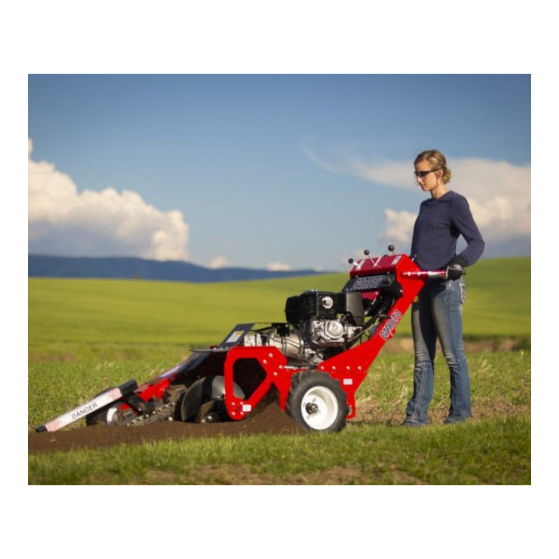 Barreto 1624D trencher with Briggs & Stratton 16 HP engine, 24–36 inch digging depths, and high-torque trenching chain