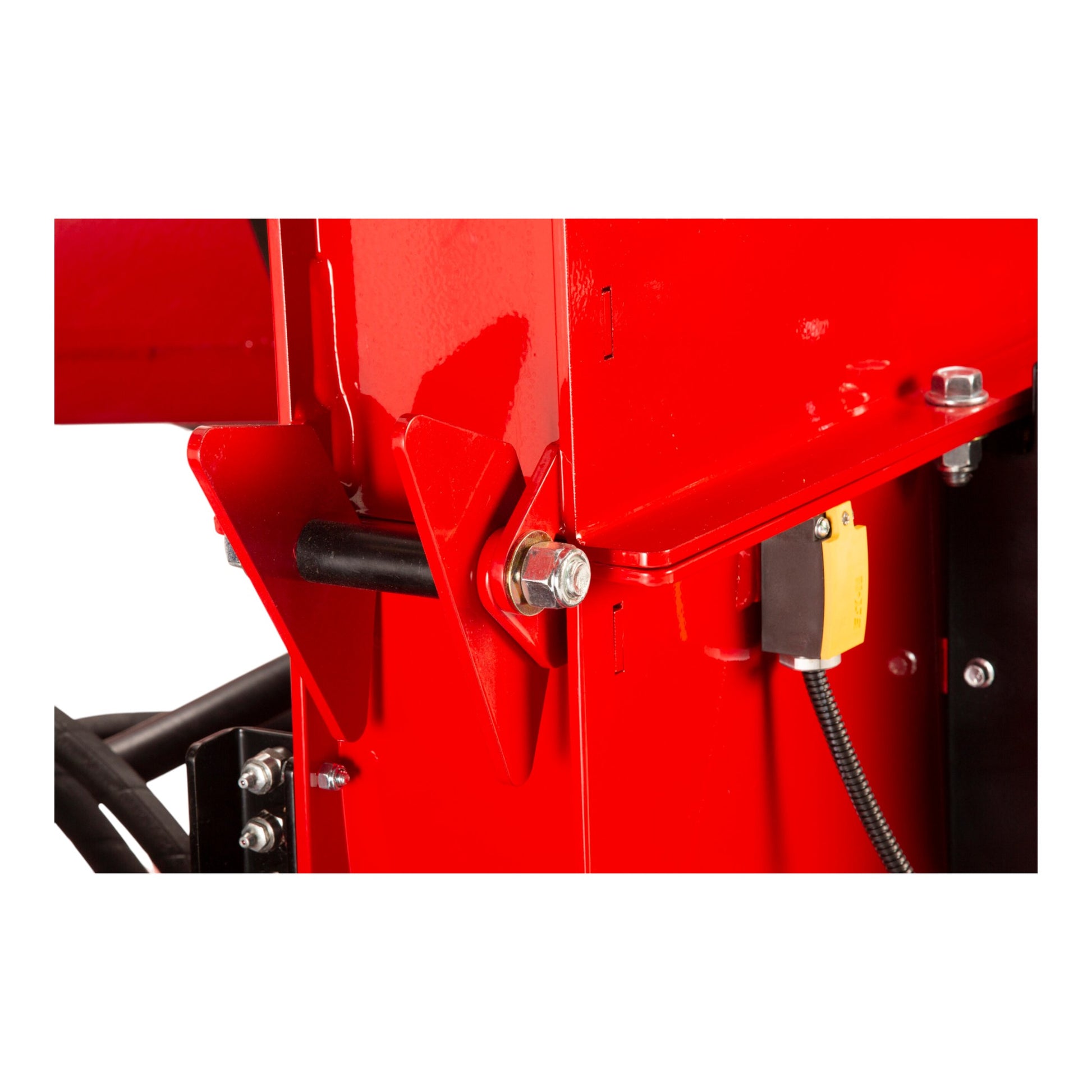 Barreto 3107C wood chipper with 31 HP engine, 7-inch chipping capacity, and heavy-duty hydraulic feed