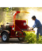 Barreto 3107C wood chipper with 31 HP engine, 7-inch chipping capacity, and heavy-duty hydraulic feed