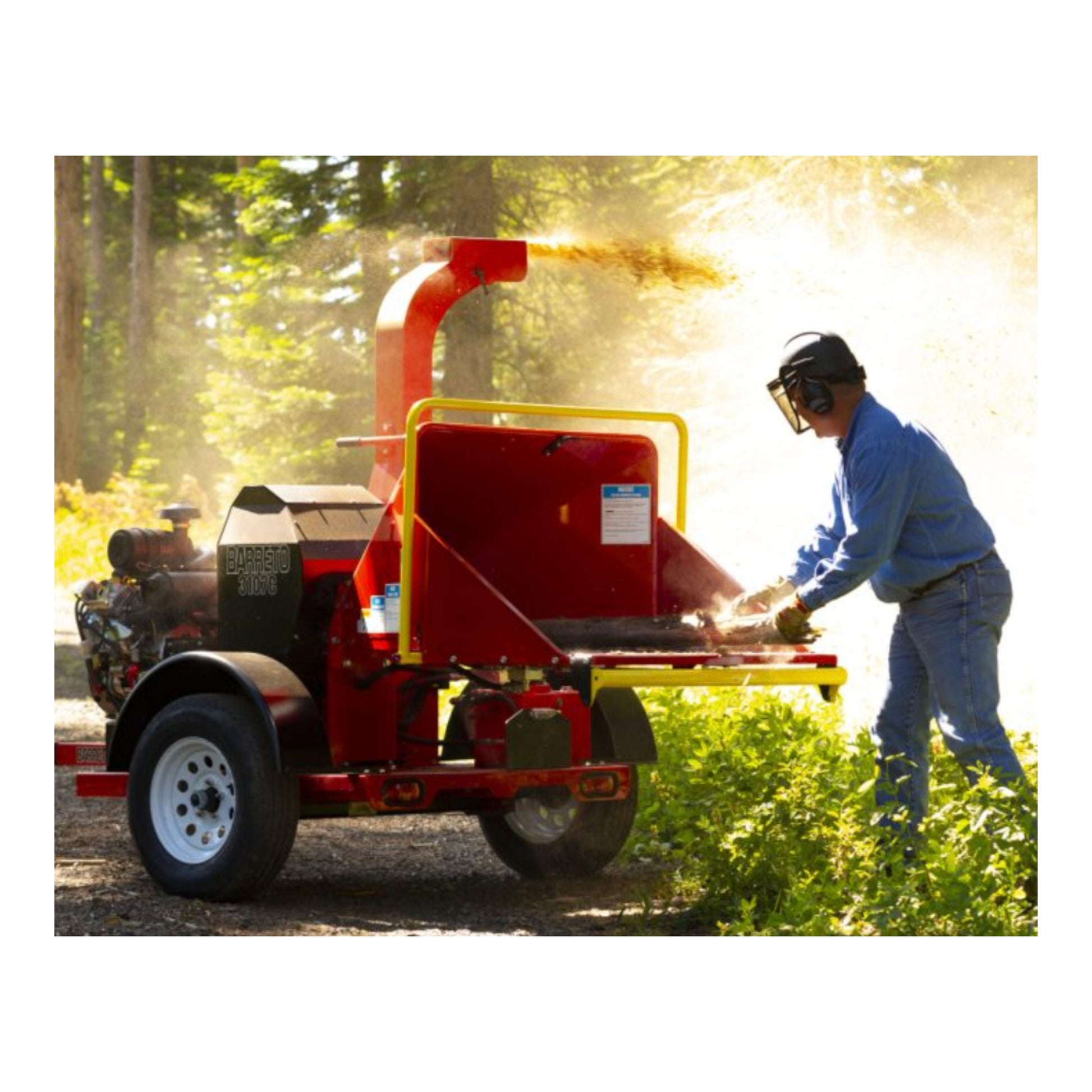 Barreto 3107C wood chipper with 31 HP engine, 7-inch chipping capacity, and heavy-duty hydraulic feed