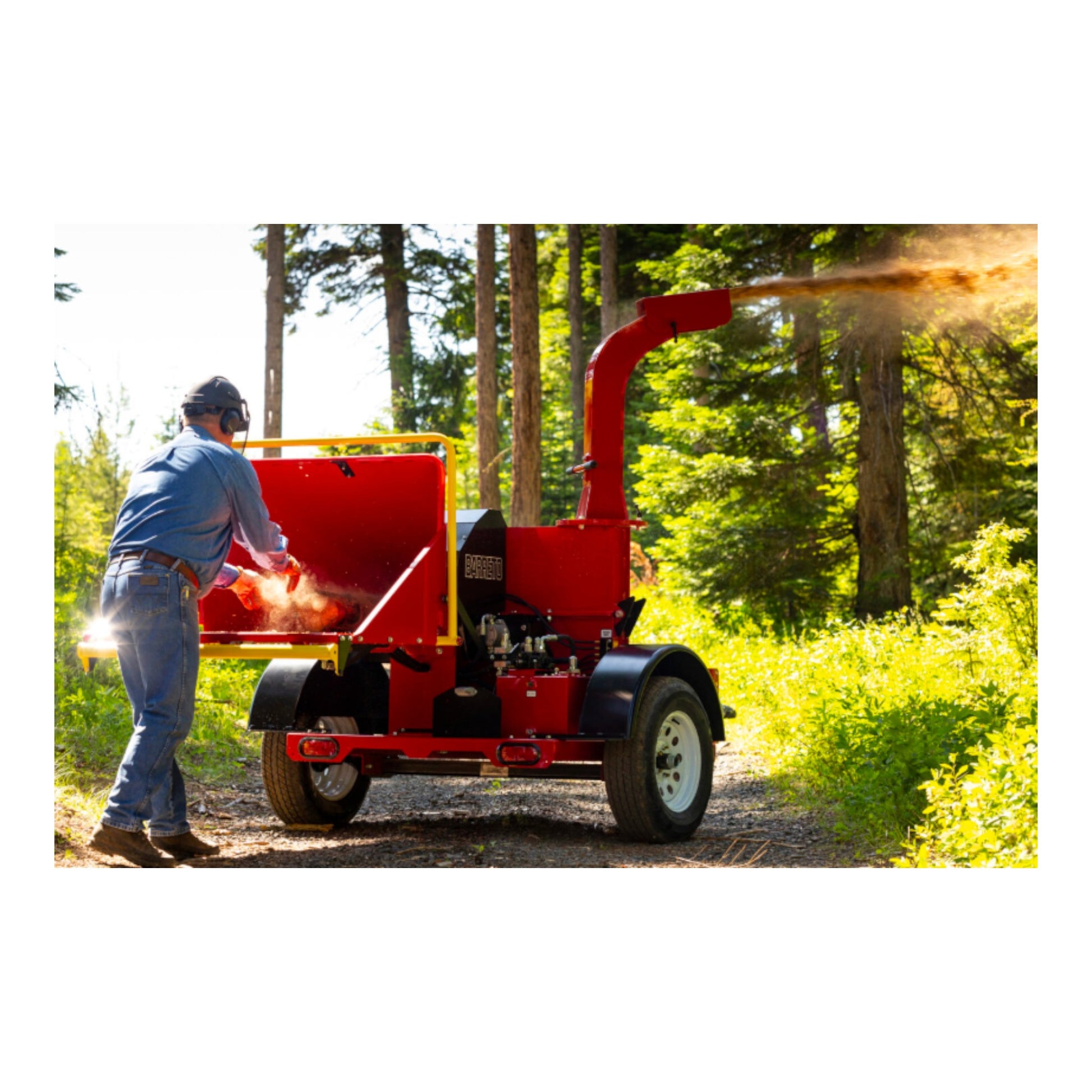Barreto 3107C wood chipper with 31 HP engine, 7-inch chipping capacity, and heavy-duty hydraulic feed