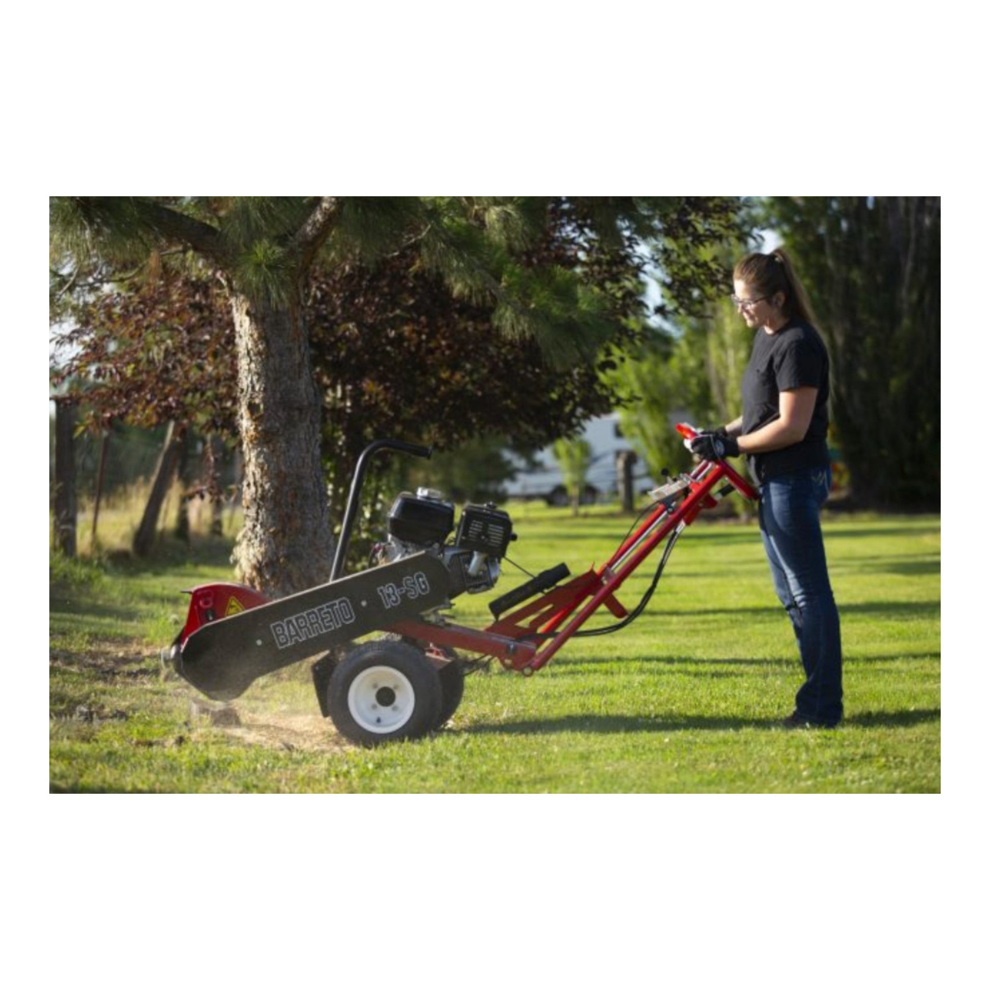 Barreto 13SGH/16SGB stump grinder with Honda engine, swivel cutting head, and heavy-duty carbide teeth