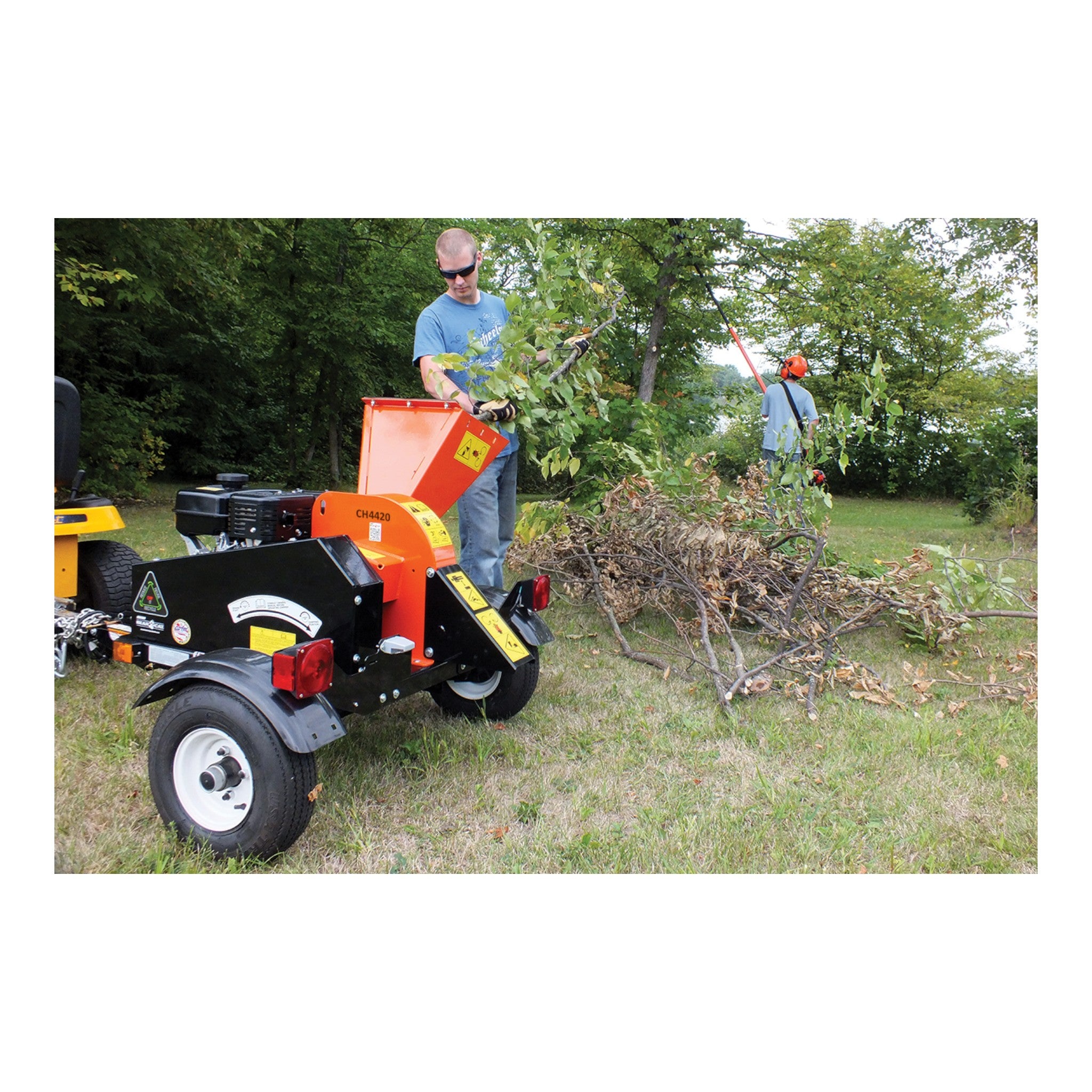 Crary Bear Cat CH4420 4.5 Inch Towable Wood Chipper – Briggs