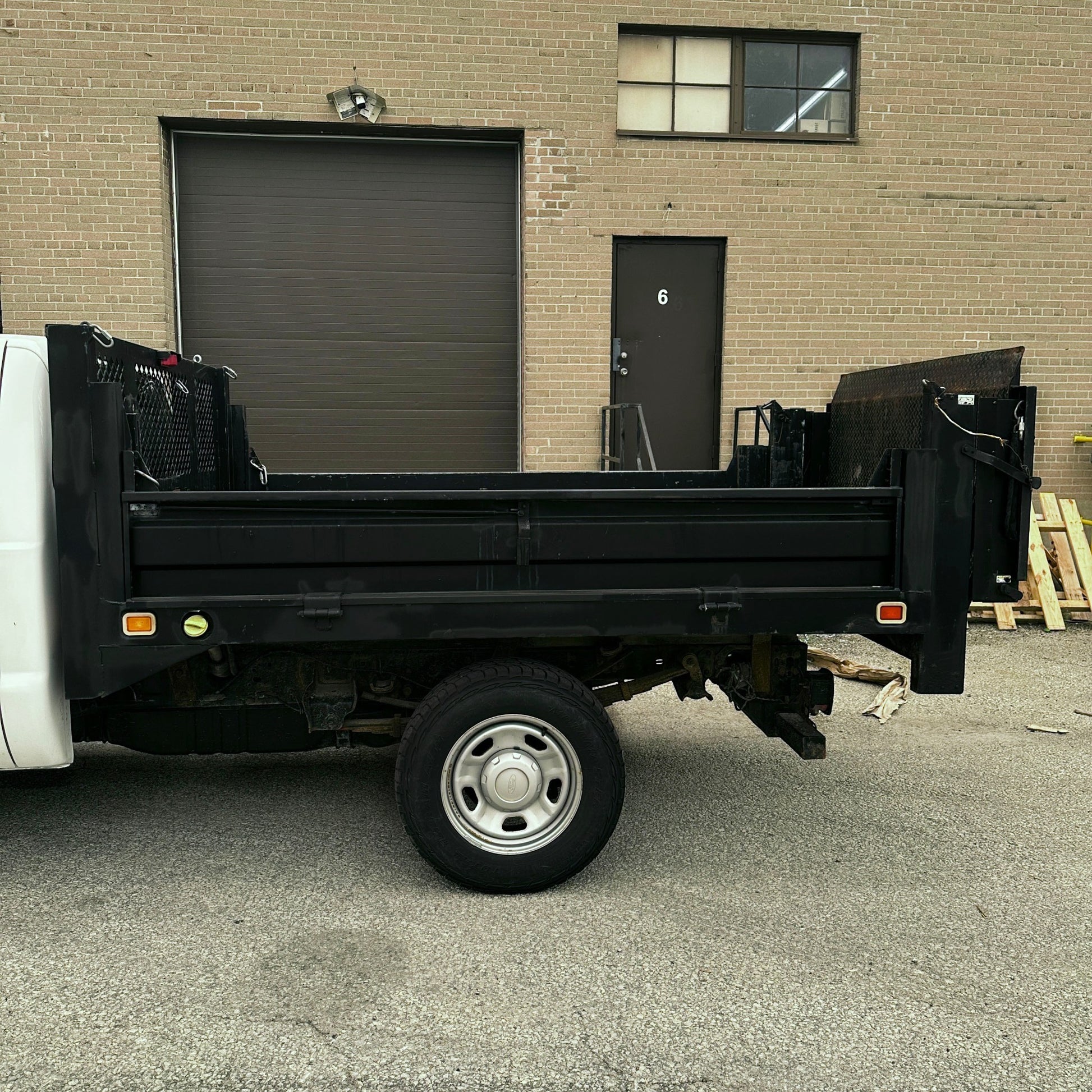 2012 Ford F-350 Flatbed Truck with Drop-Down Side Rails and Hydraulic Liftgate E
