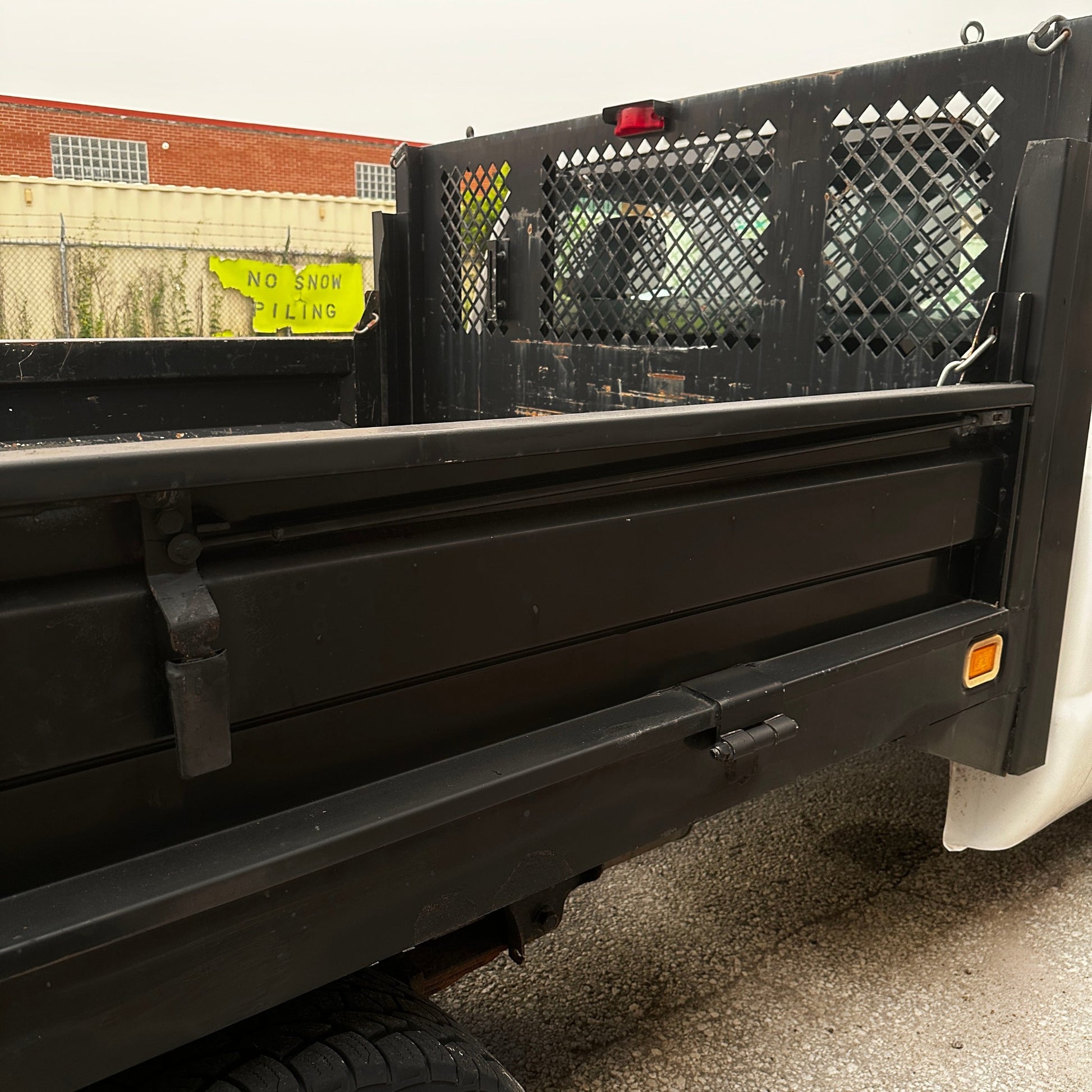2012 Ford F-350 Flatbed Truck with Drop-Down Side Rails and Hydraulic Liftgate Z