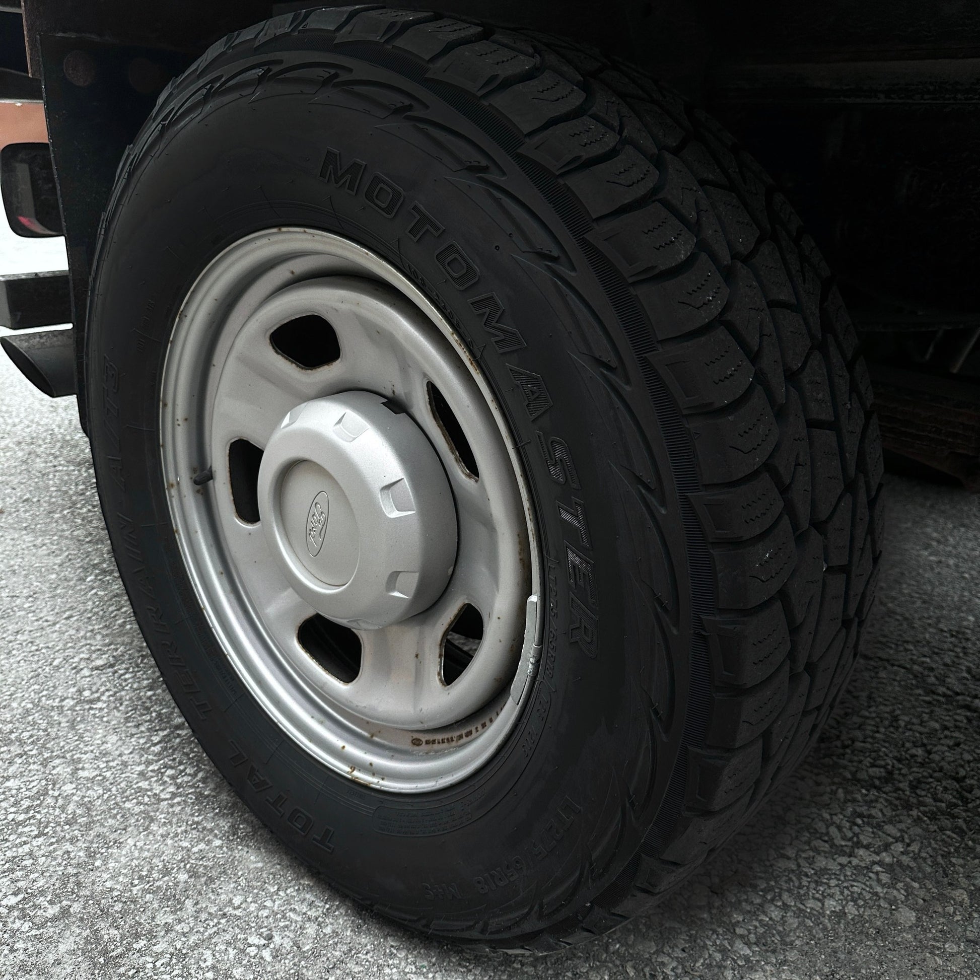  2012 Ford F-350 Flatbed Truck with Drop-Down Side Rails and Hydraulic Liftgate Z7