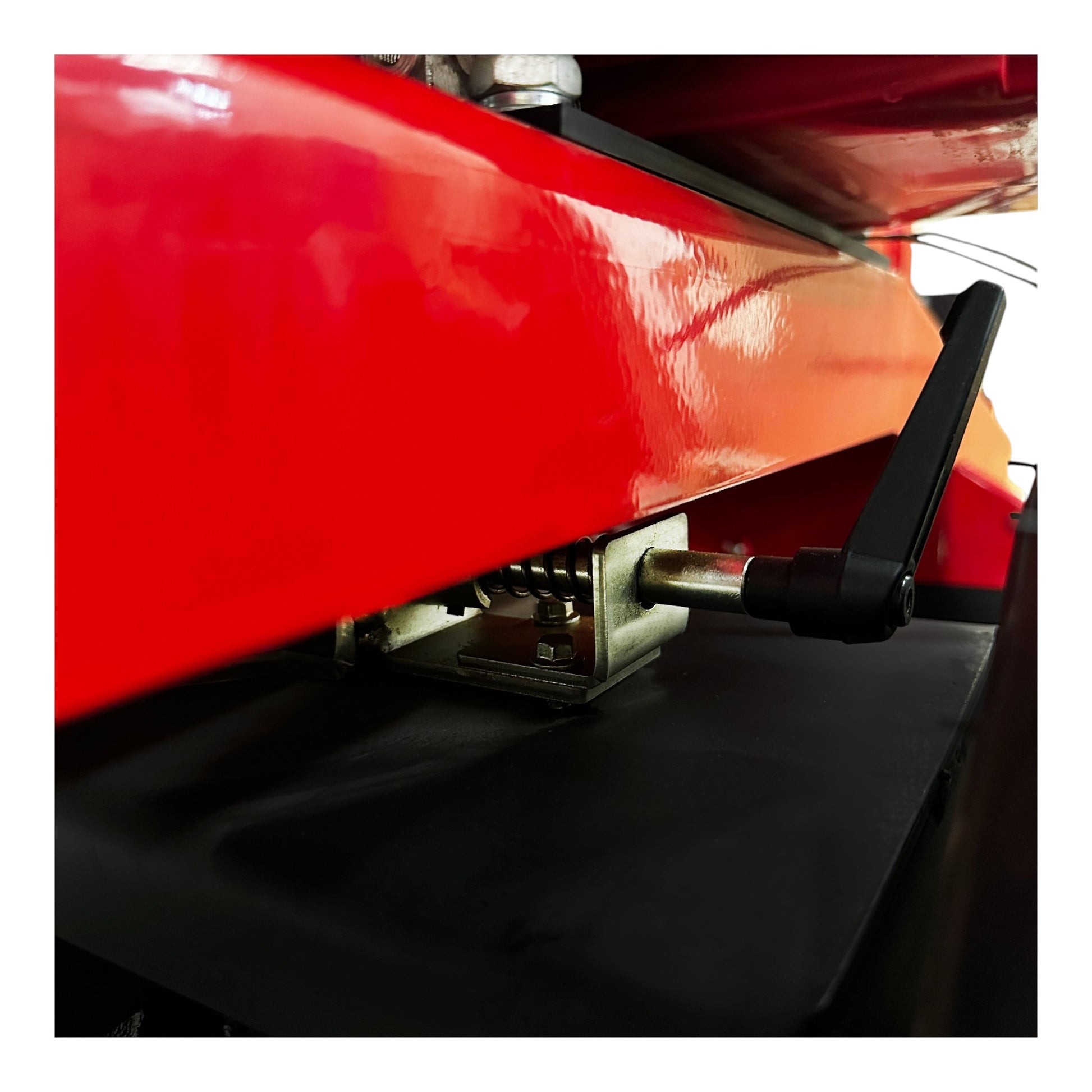 HOC911 Self Propelled Swivel Head Stump Grinder with Honda GX690 22.1 HP Electric Start engine, 18-inch above-ground grinding depth, and 12 Tungsten Carbide Teeth – House of Contractors Inc.