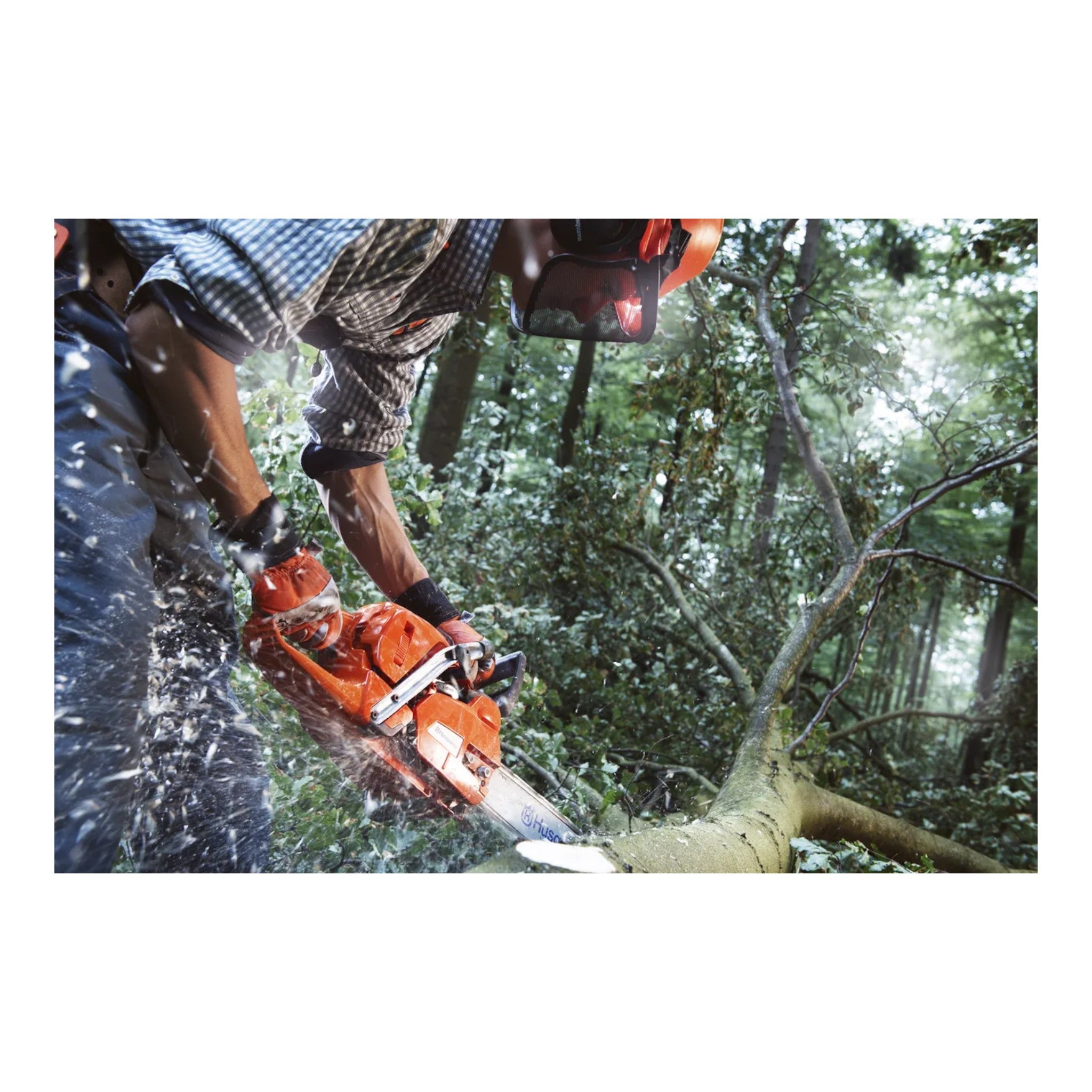 Husqvarna 555 Gas Chainsaw — House Of Contractors Inc.
