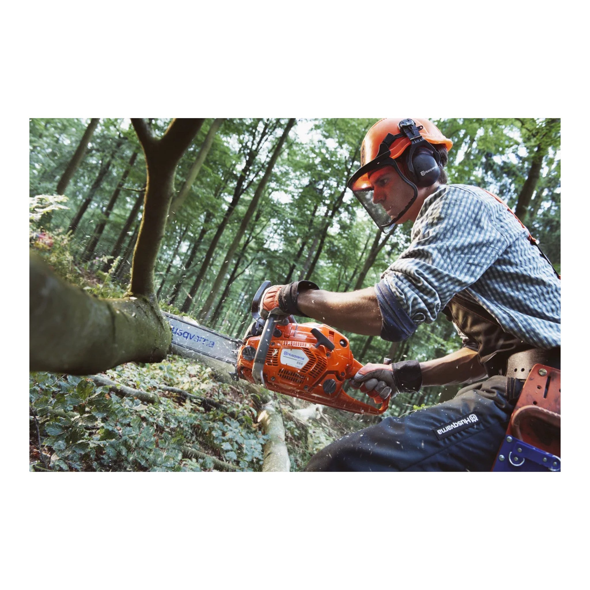 Husqvarna 555 Gas Chainsaw — House Of Contractors Inc.