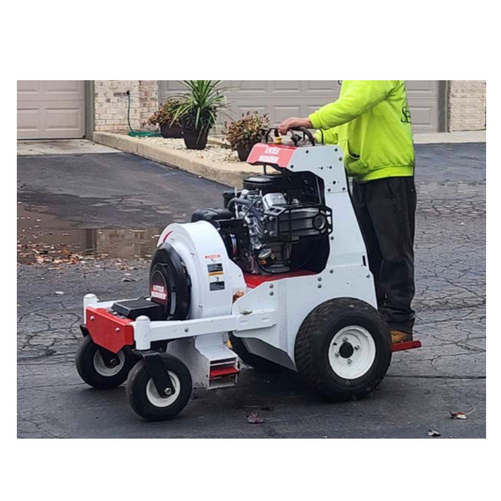 Little Wonder 9570SB Series B&S Vanguard 18 HP Optimax Stand On Blower F
