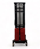 SPNT1035 - Apilador semieléctrico de patas delgadas 1000 kg (2204 lbs) + 138'' de capacidad