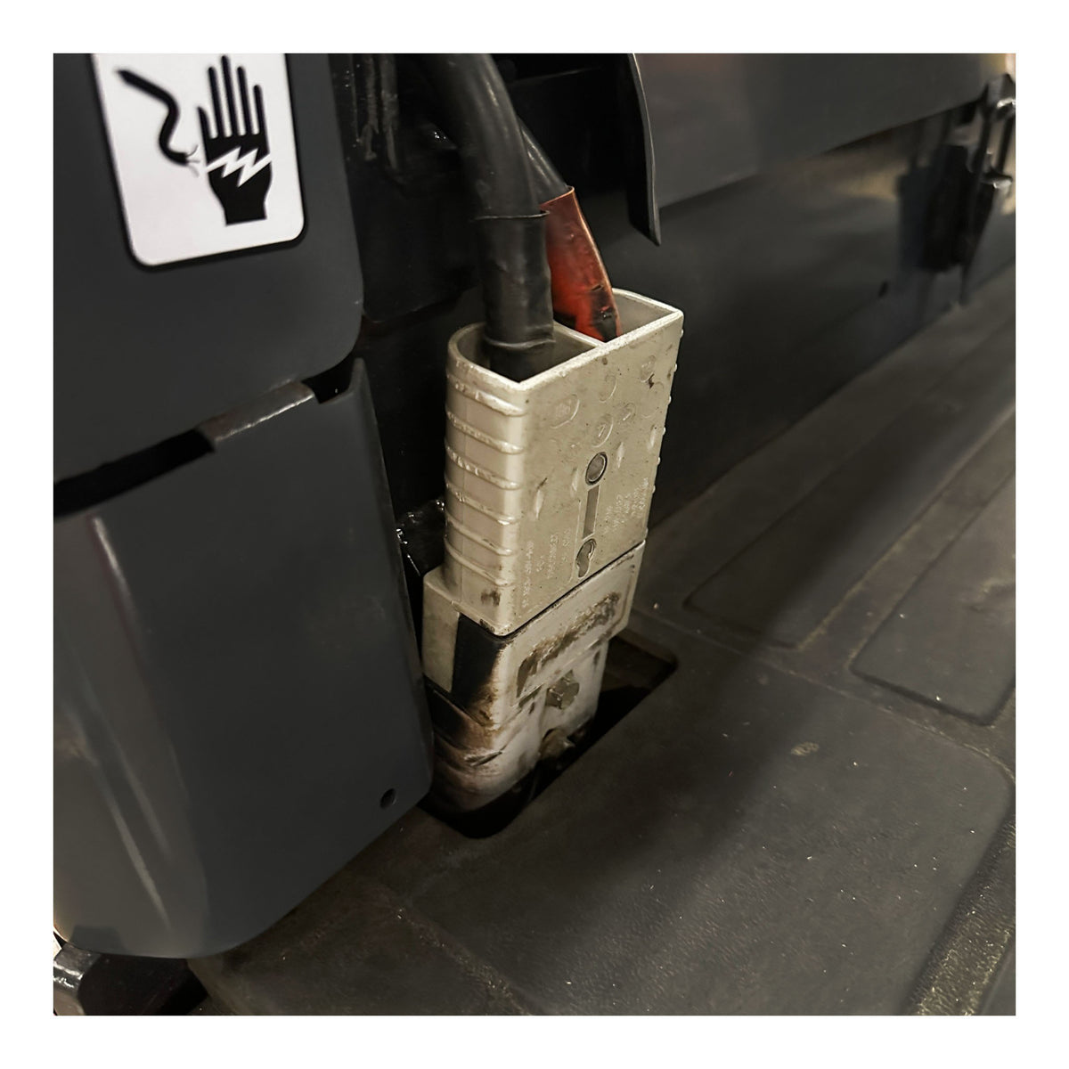 Toyota 8FBN25 4 Wheel Electric Forklift, 5500 lb (2494.74 kg), 185" Capacity S