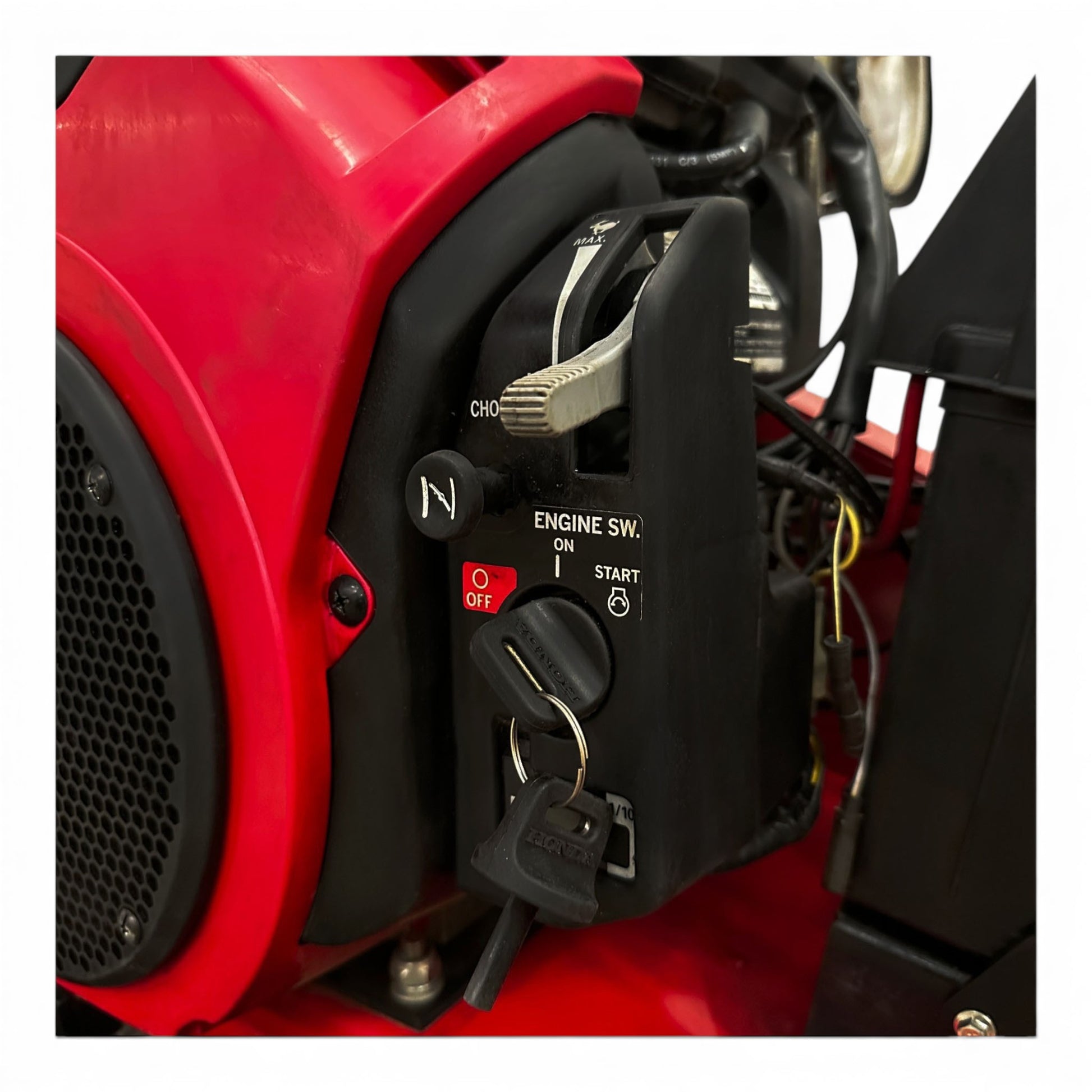 HOC911 Self Propelled Swivel Head Stump Grinder, Honda GX690 22.1 HP Electric Start, 18 Inch Above Ground Grinding, 12 Tungsten Carbide Teeth I