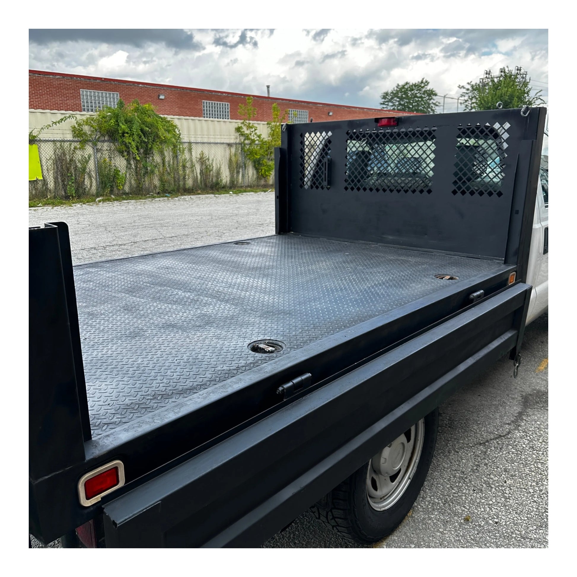 2012 Ford F-350 Flatbed Truck with Drop-Down Side Rails and Hydraulic Liftgate Z5