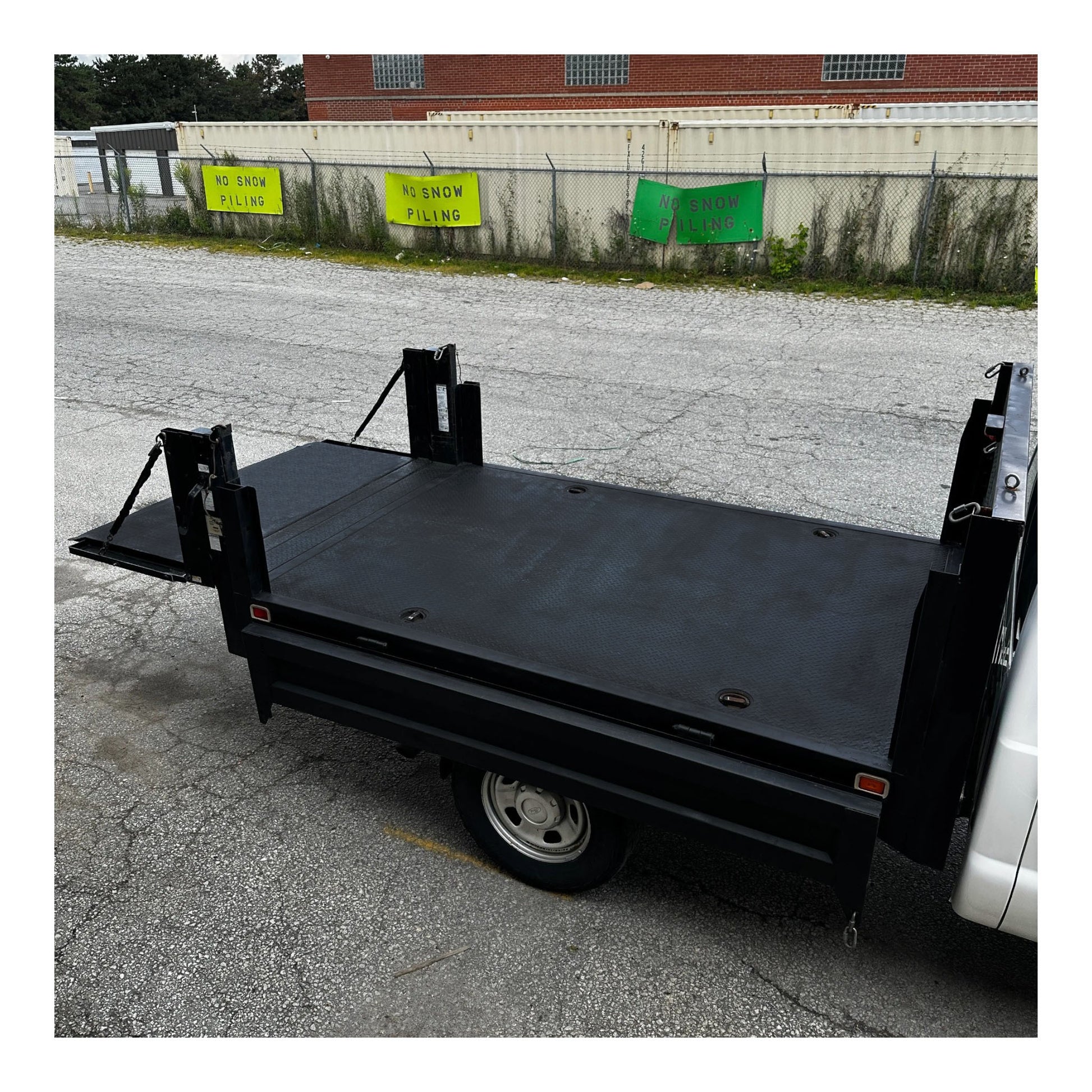 2012 Ford F-350 Flatbed Truck with Drop-Down Side Rails and Hydraulic Liftgate Z4